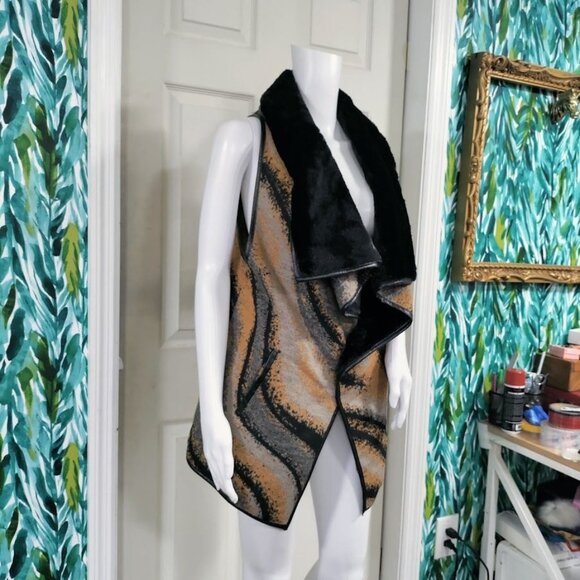 Furious Fur Soft Luxe Cozy Faux Fur Cascading Cape Vest Open Front Vest M - Picture 11 of 12